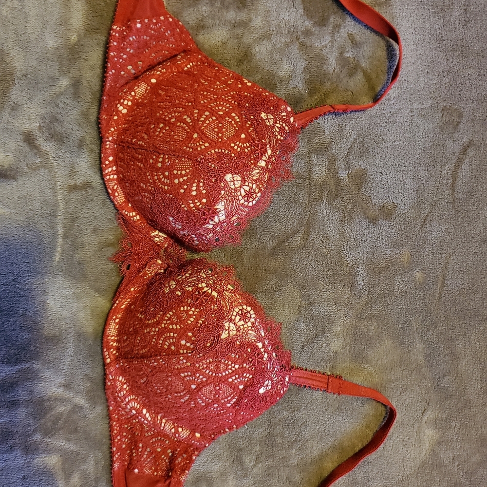 Bras - Picture 7 of 7